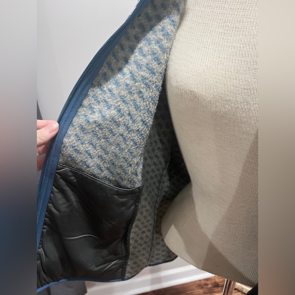 L.L. Bean Women's Blue and Tan Patterned Sweater - Picture 6 of 8